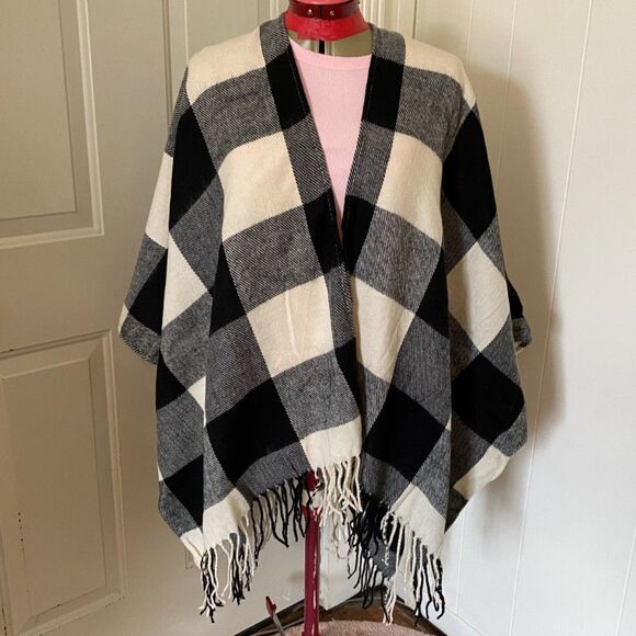 Black and Winter White Buffalo Check Open front Cape One Size - Picture 1 of 5